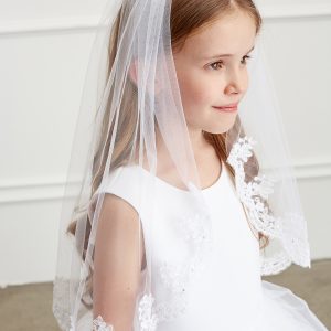 Girls Scalloped First Communion Veil with a Lace Applique Trim