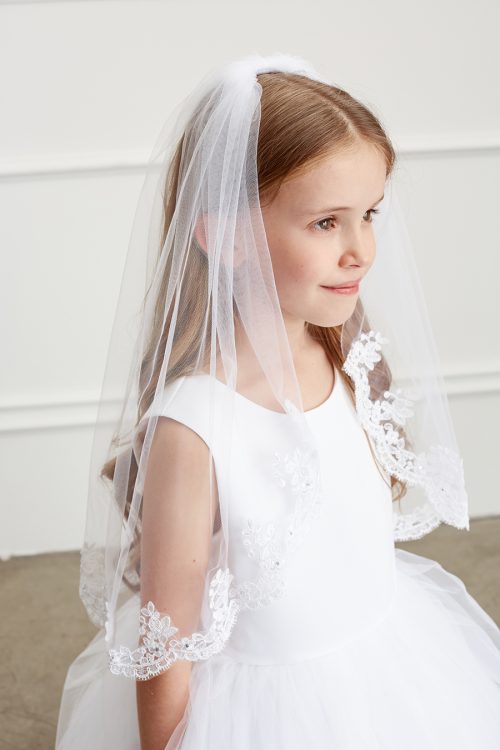 Girls Scalloped First Communion Veil with a Lace Applique Trim